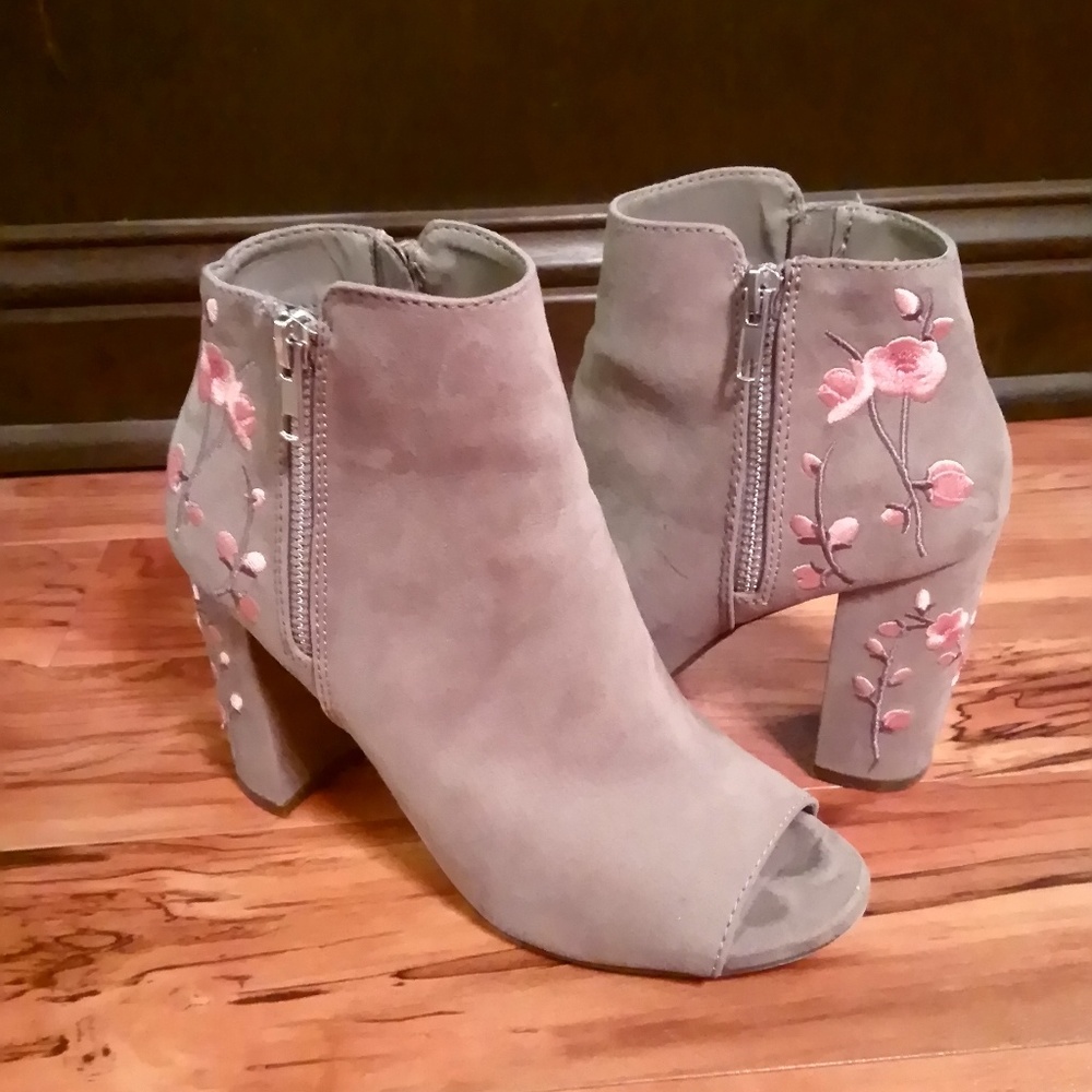 Peep toe heeled booties (Candie's)
